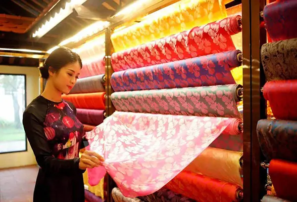 Lụa Tơ Tằm Là Gì?
