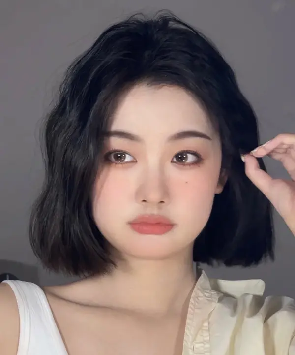 Mặt vuông để tóc gì?