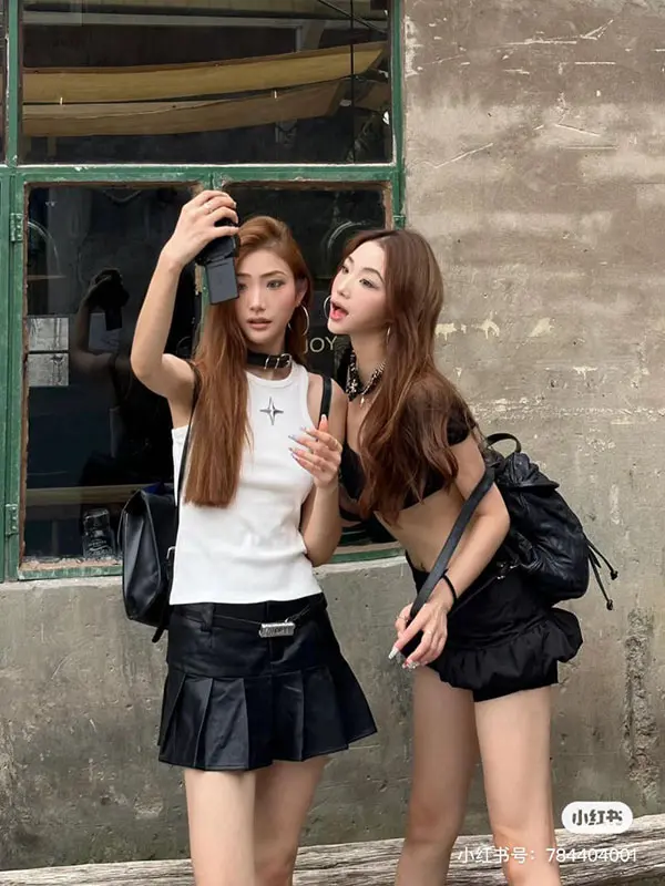 Cách Tạo Dáng Chụp Ảnh 2 Người Nữ