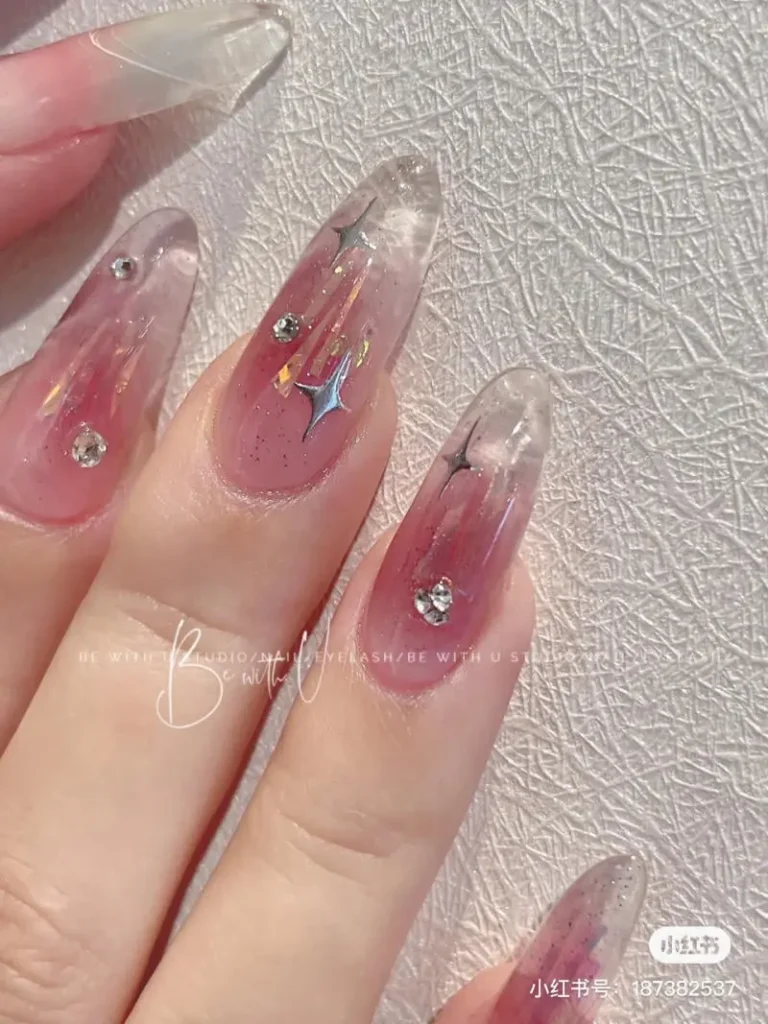 Mẫu nail nhẹ nhàng sang chảnh