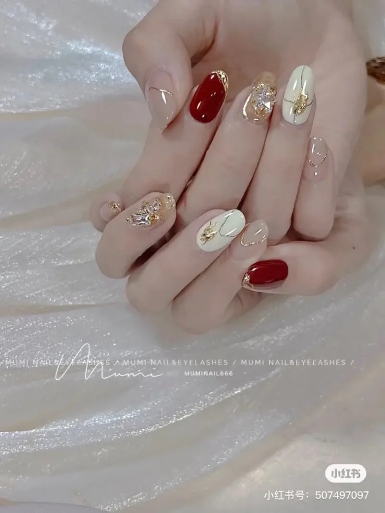 Mẫu móng tay đẹp nhẹ nhàng màu đỏ