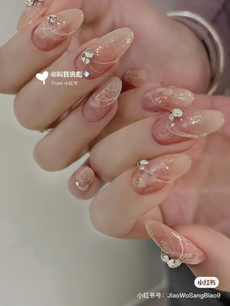 Mẫu nail nhẹ nhàng cho móng tay dài
