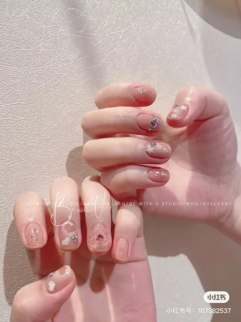 Mẫu nail nhẹ nhàng cho móng ngắn