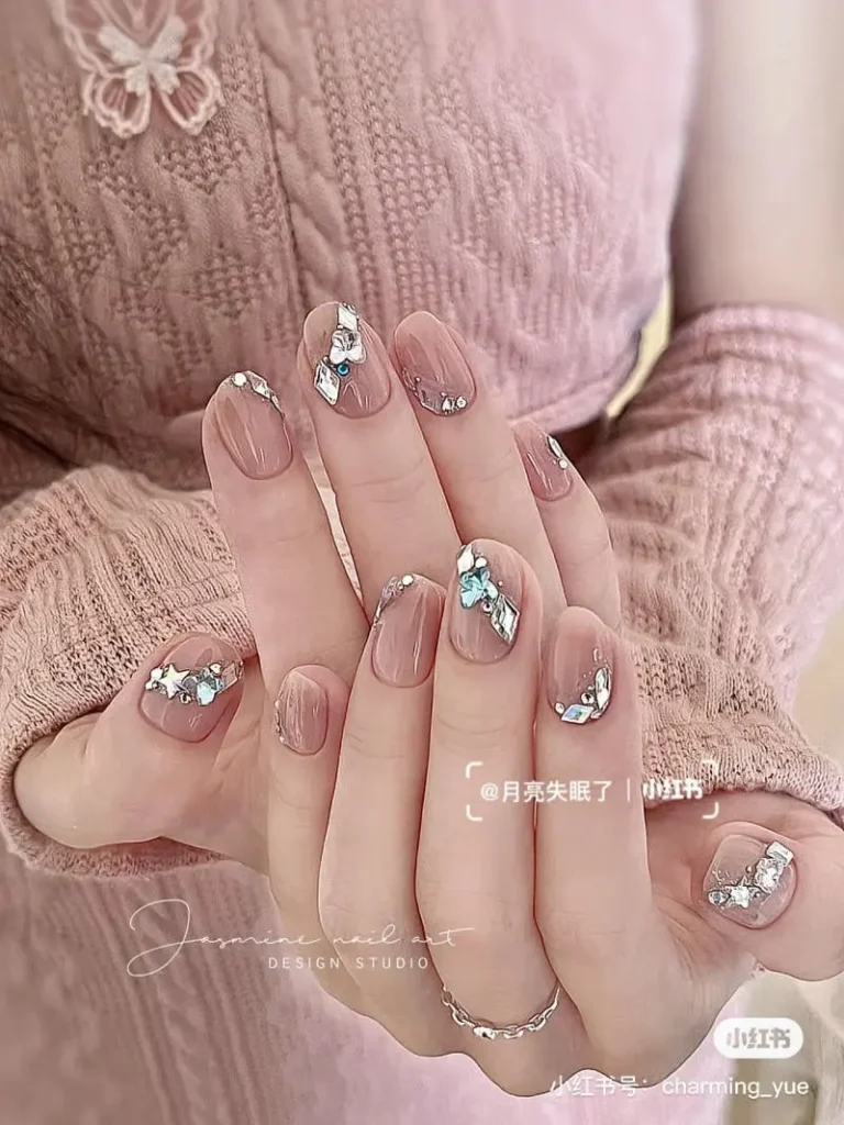 Mẫu nail đơn giản cho cô dâu