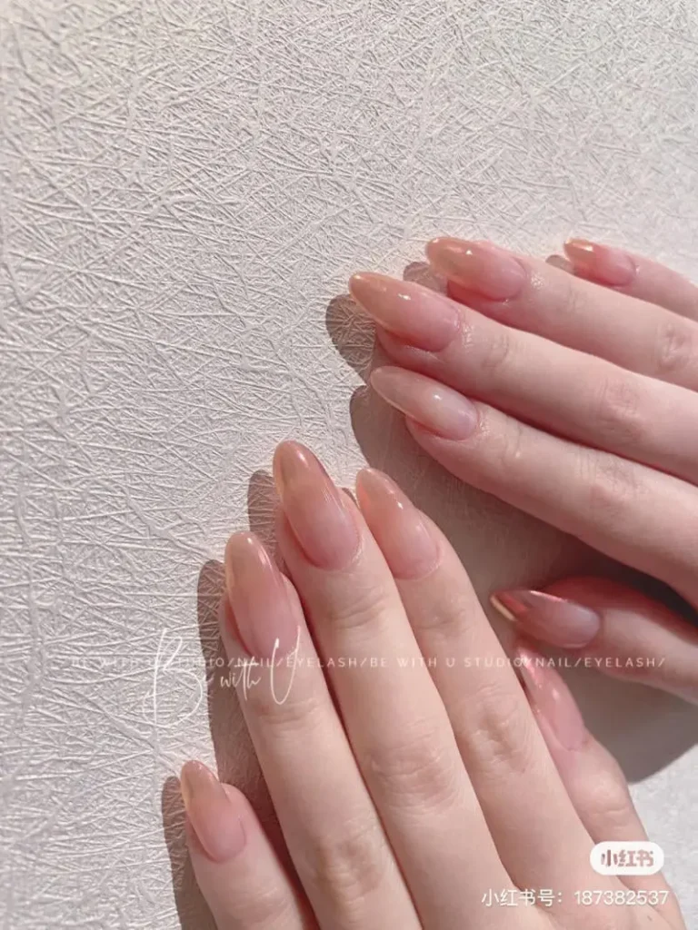 Mẫu nail nhẹ nhàng sang chảnh