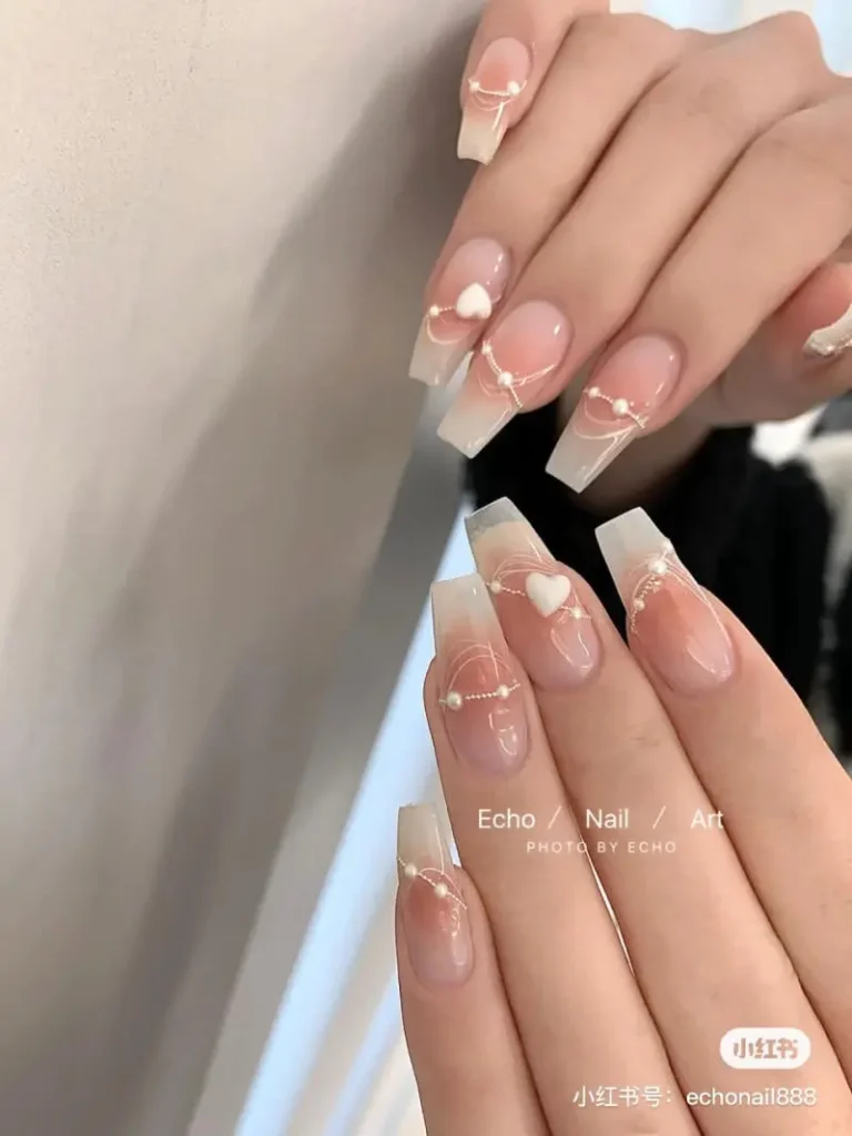 Mẫu nail nhẹ nhàng cho móng tay dài