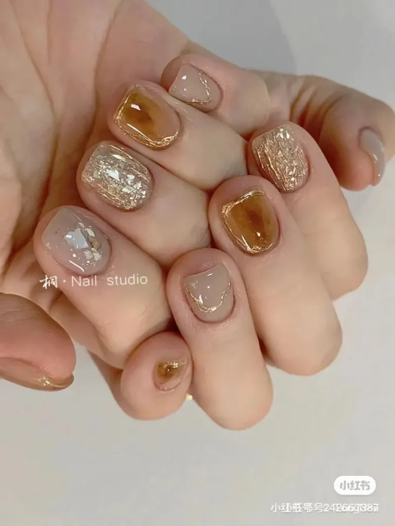 Mẫu nail nhẹ nhàng cho da ngăm