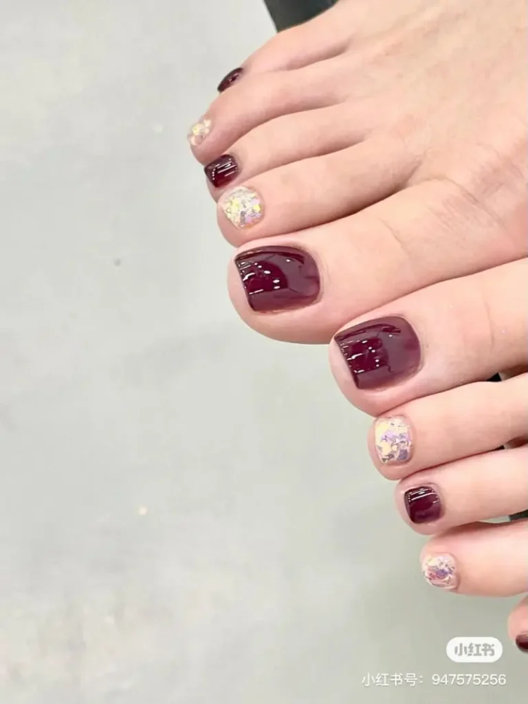 Những mẫu nail chân thanh lịch