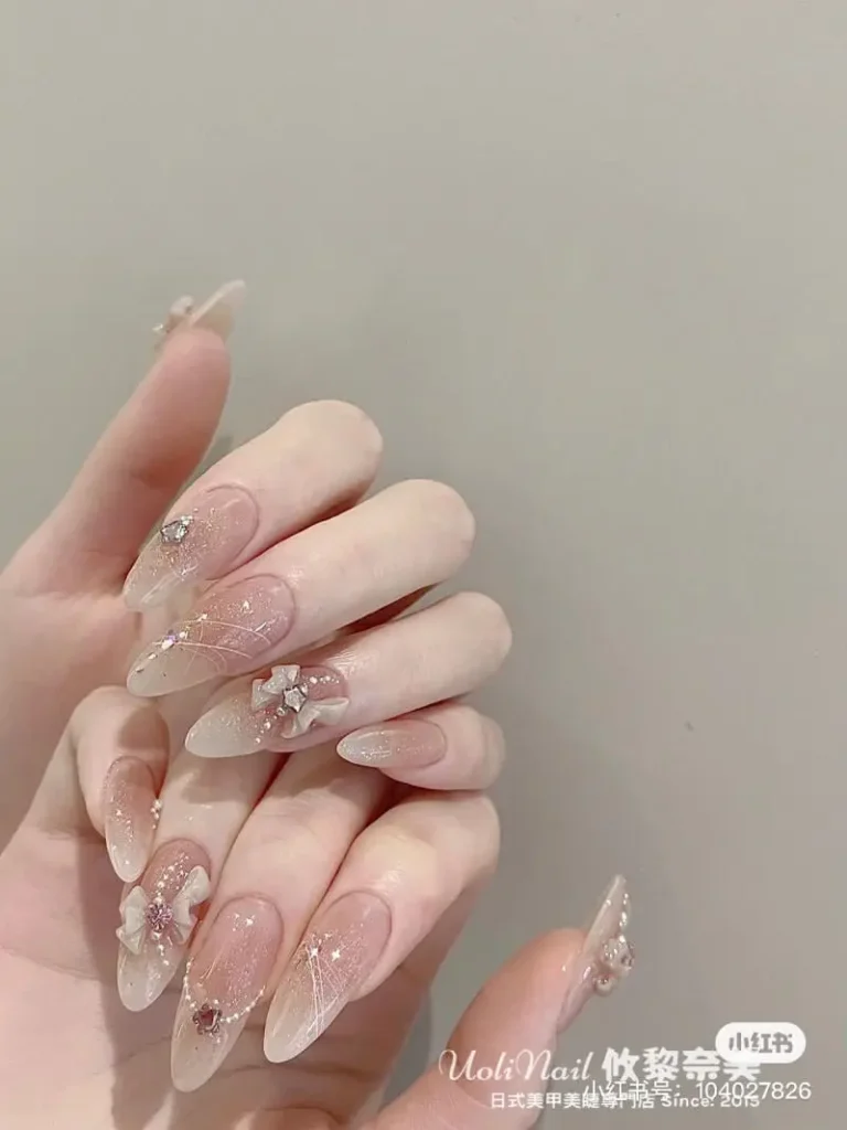 Mẫu nail nhẹ nhàng cho móng tay dài