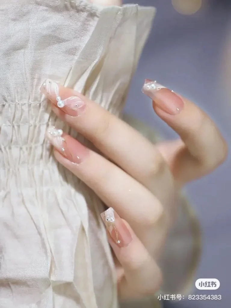 Mẫu nail đơn giản cho cô dâu