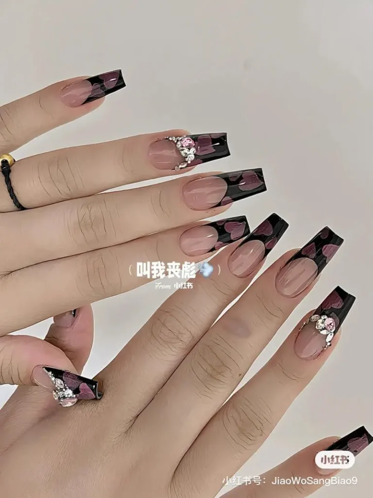 Mẫu nail nhẹ nhàng cho móng tay dài