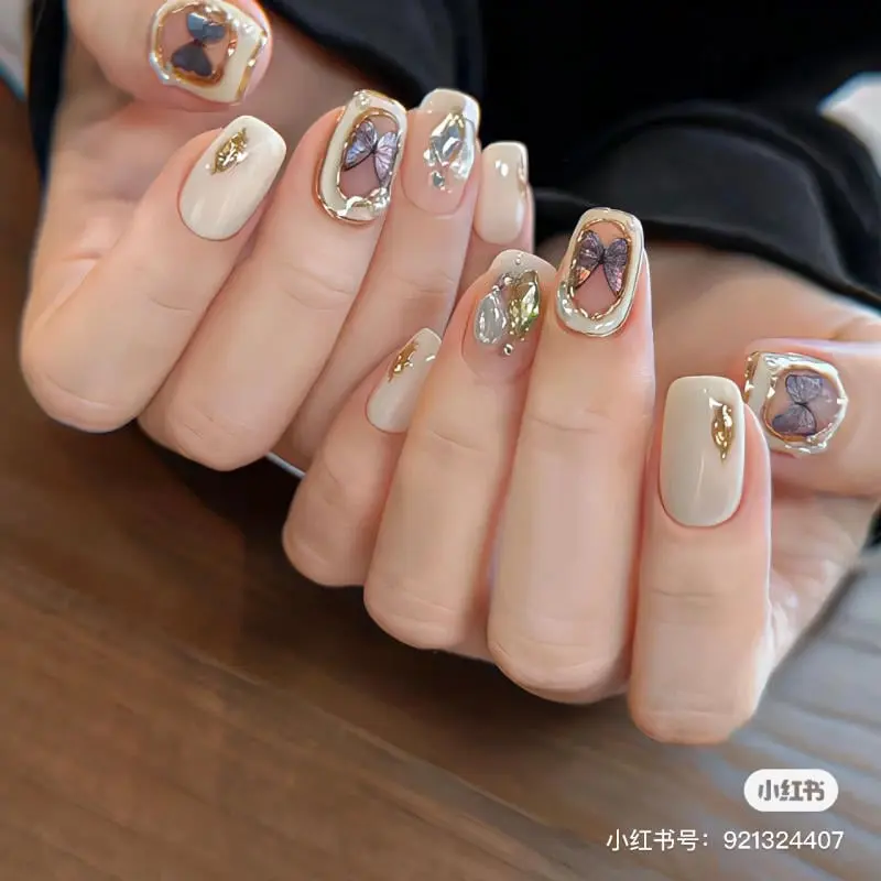 Mẫu nail nhẹ nhàng cho da ngăm