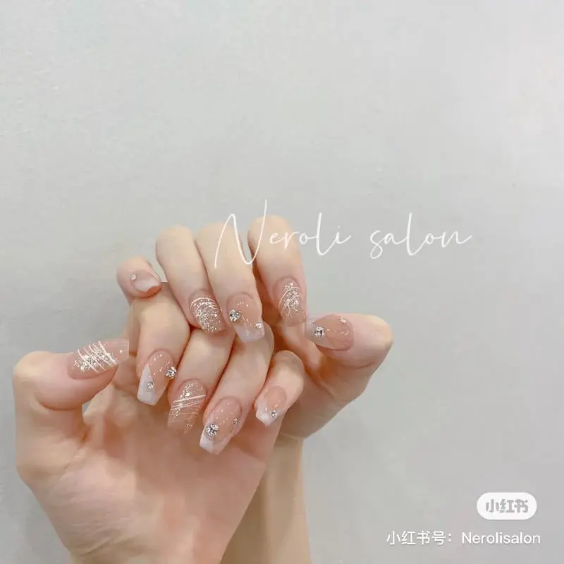 Mẫu nail đơn giản cho cô dâu