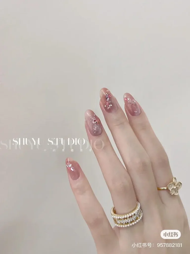 Mẫu nail nhẹ nhàng sang chảnh