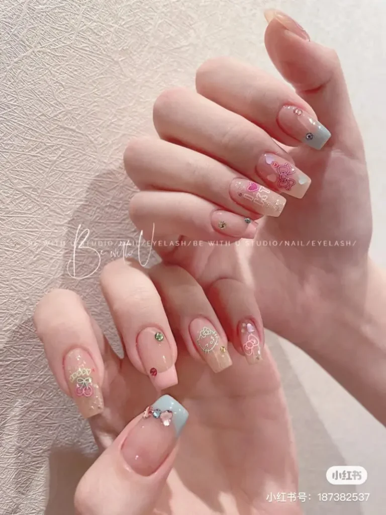 Mẫu nail đính đá tinh tế