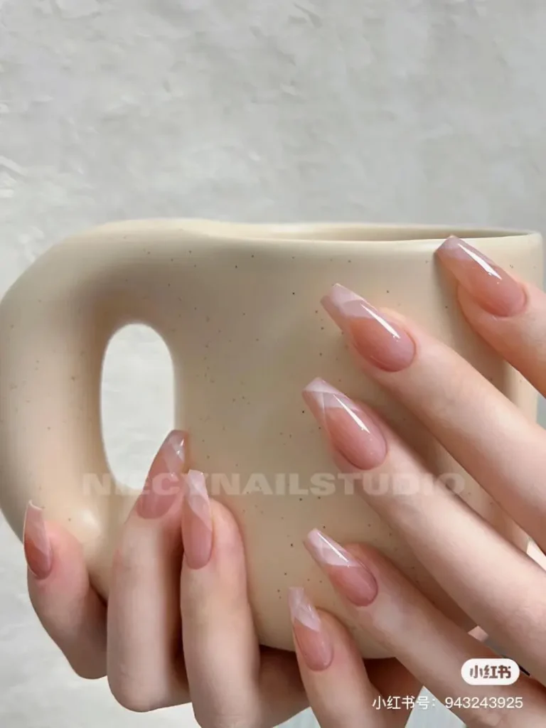 Mẫu nail đơn giản cho các quý cô văn phòng