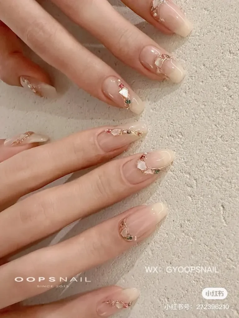 Mẫu nail nhẹ nhàng sang chảnh