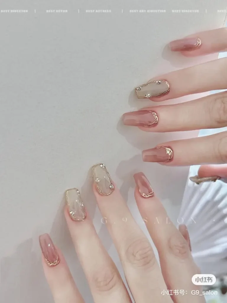 Mẫu nail nhẹ nhàng cho móng tay dài
