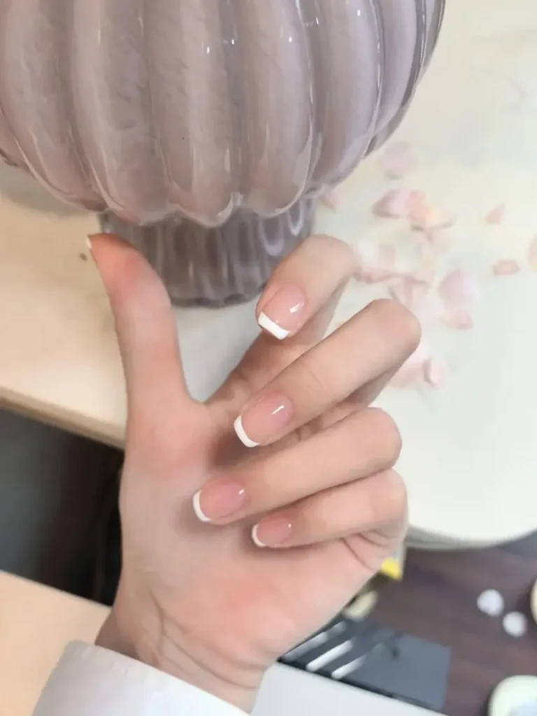 Mẫu nail vẽ đơn giản ở viền móng