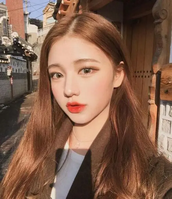tóc màu nâu lạnh