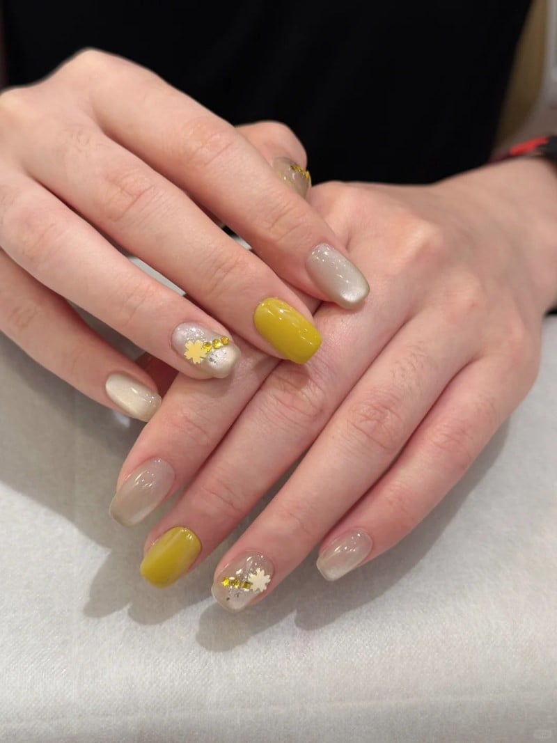 Mẫu móng tay tím mận bí ẩn