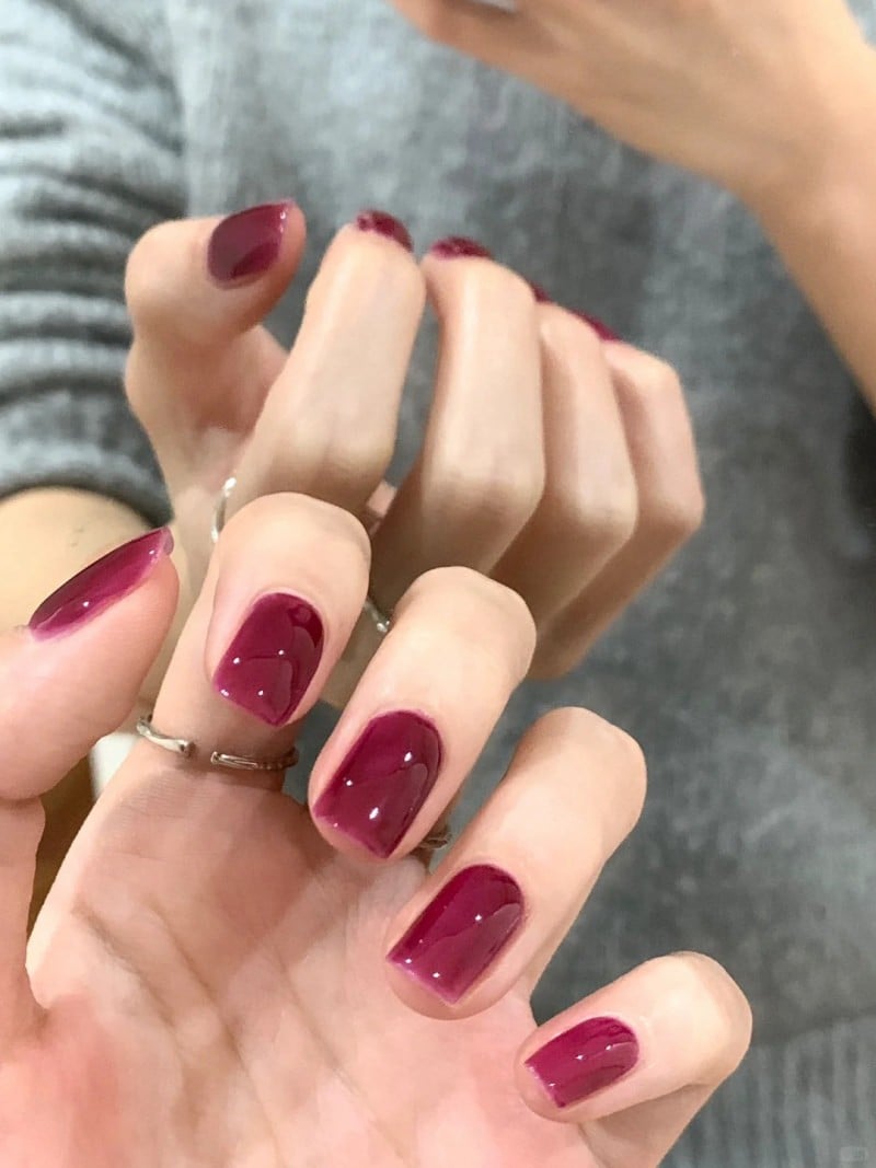 Mẫu móng tay xanh olive sang chảnh