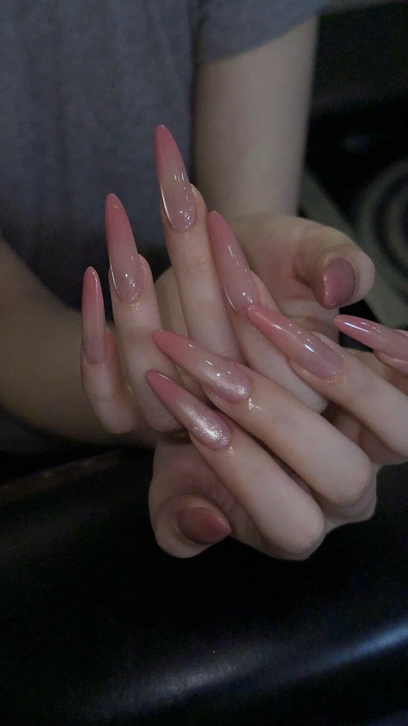 Mẫu nail hồng thạch ombre nhẹ nhàng
