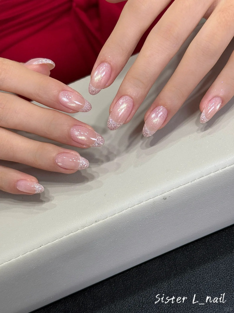 Nail hồng thạch ombre kết hợp nhũ