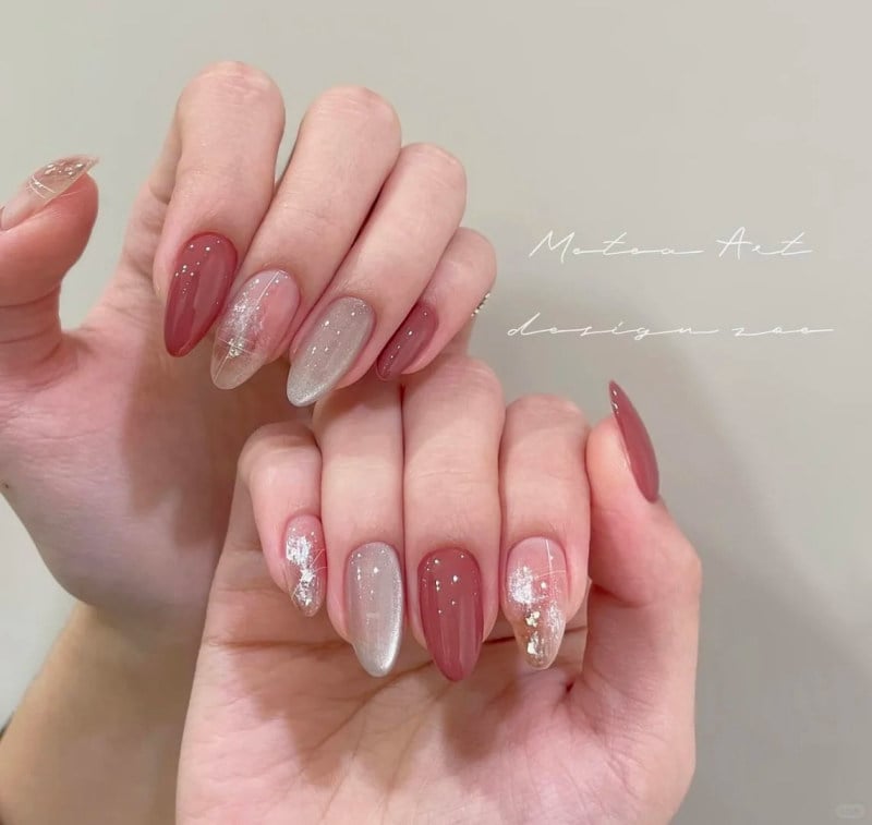 Nail hồng thạch kết hợp hoa và kim tuyến