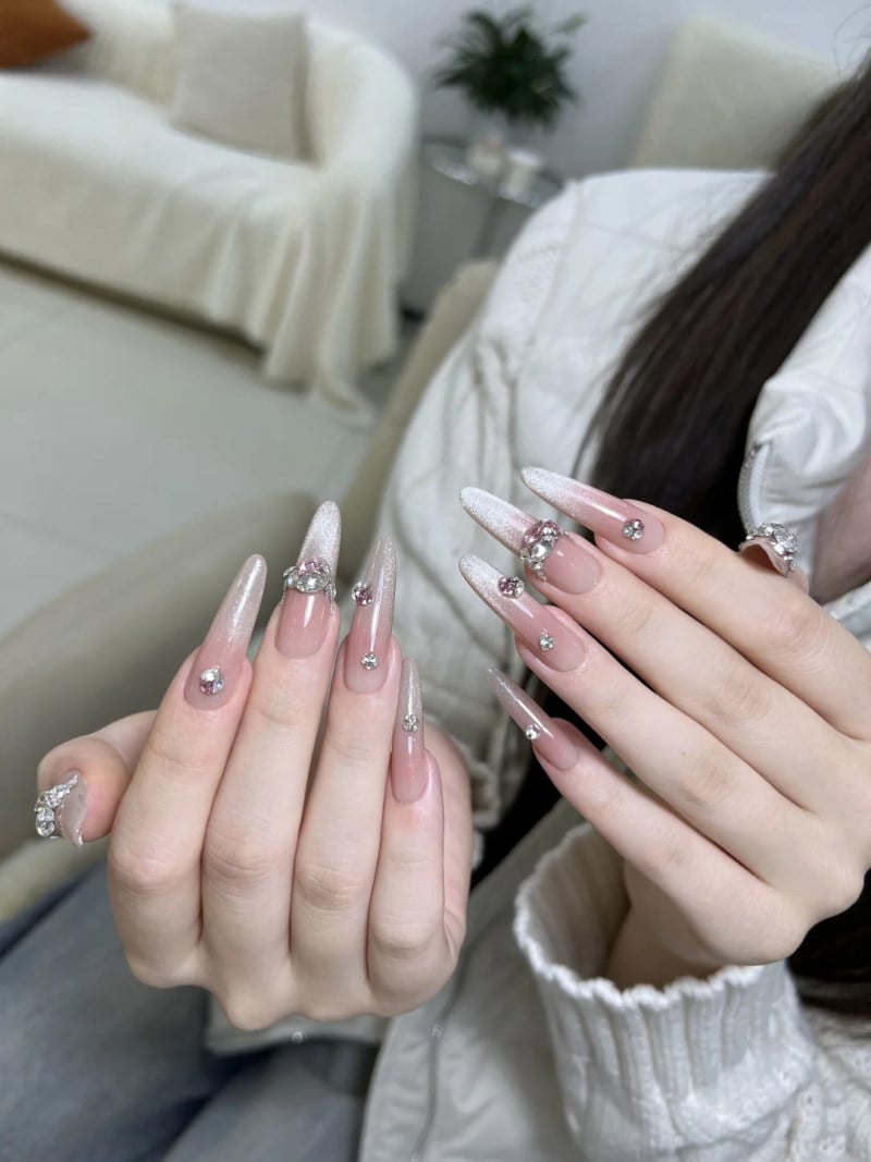 Bộ nail hồng thạch bóng nhẹ cho nàng thích tối giản