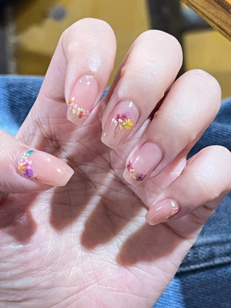 Nail hồng thạch kết hợp kim tuyến mịn