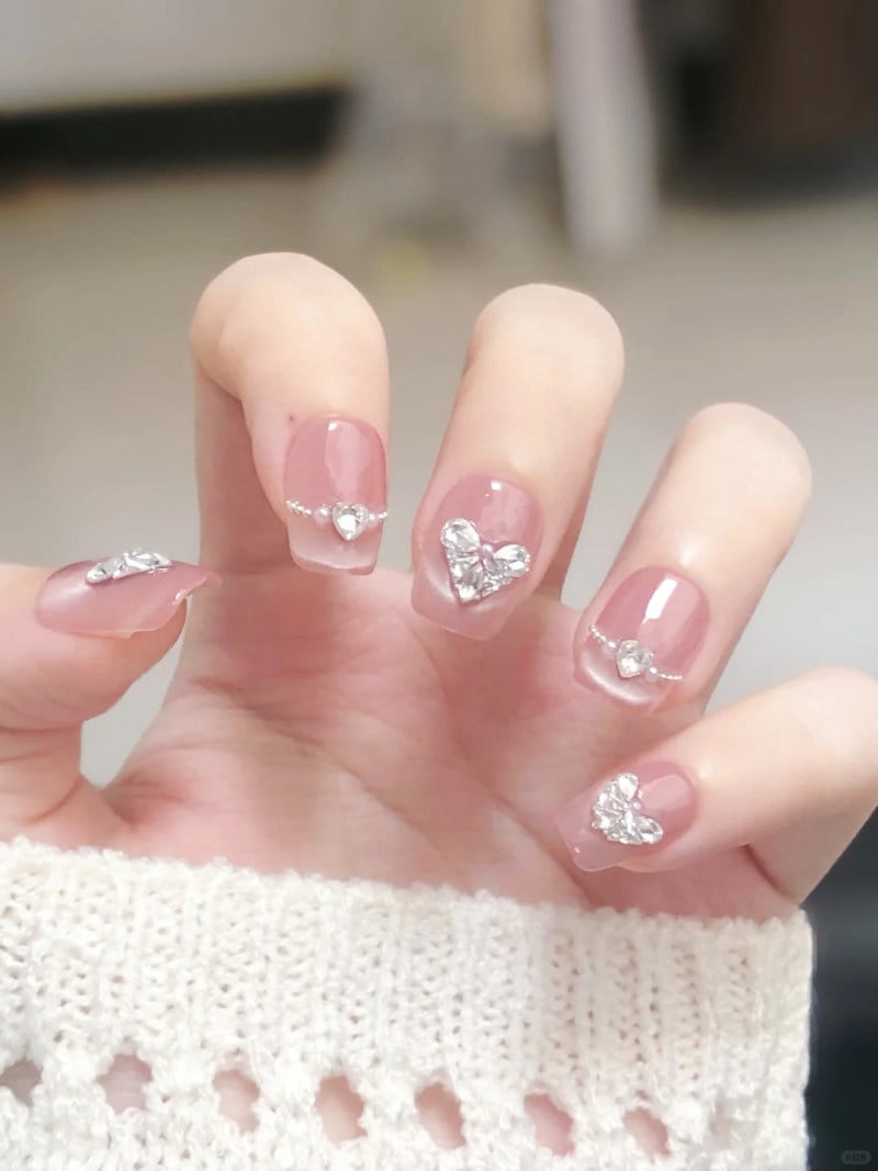 Mẫu nail hồng thạch ánh nhũ nhẹ nhàng