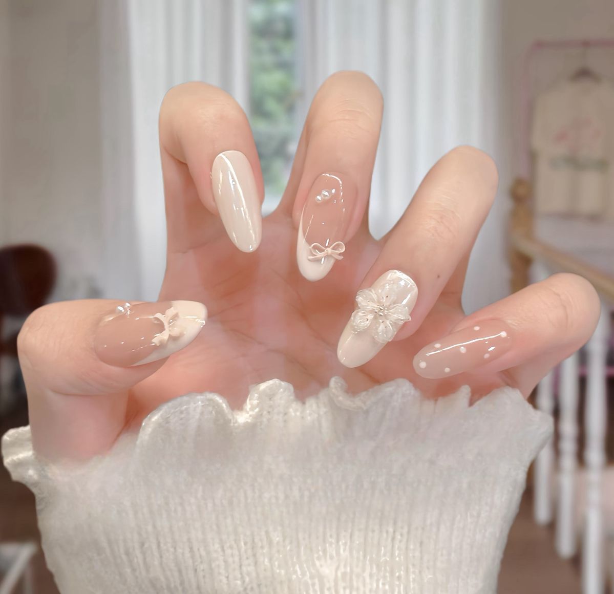Mẫu nail trắng trơn đơn giản mà sang
