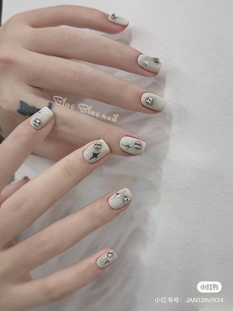 Mẫu nail trắng đẹp 2