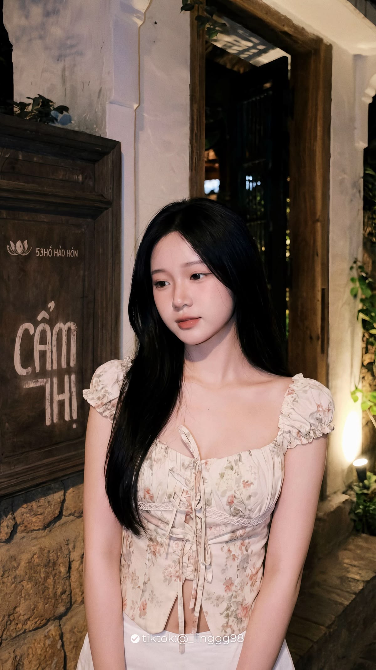 Outfit đi chơi cho ngực nhỏ