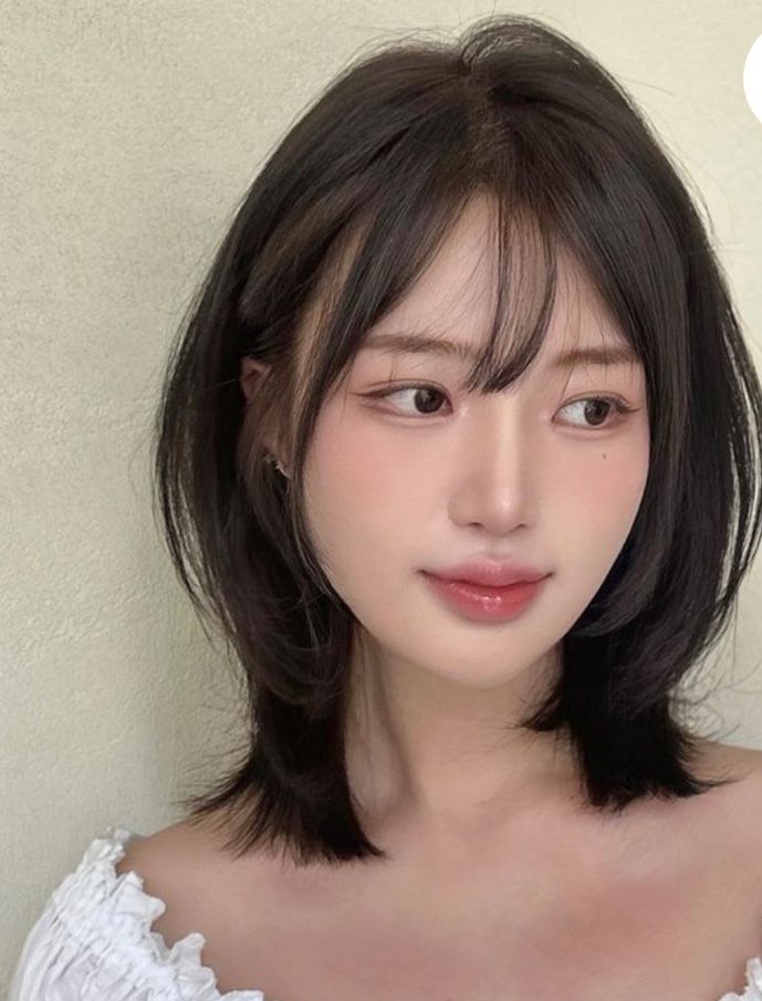 Tóc xoăn sóng lơi ngang vai với mái mưa