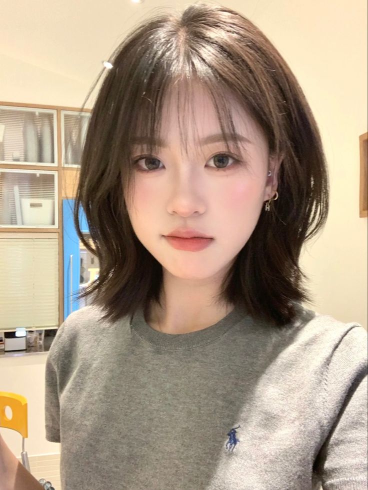 Kiểu tóc xoăn sóng lơi ngang vai đánh rối nhẹ